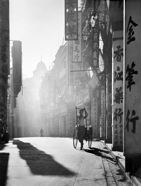 &quot;Xong một ngày&quot;. Ảnh: Fan Ho/Modernbook Gallery