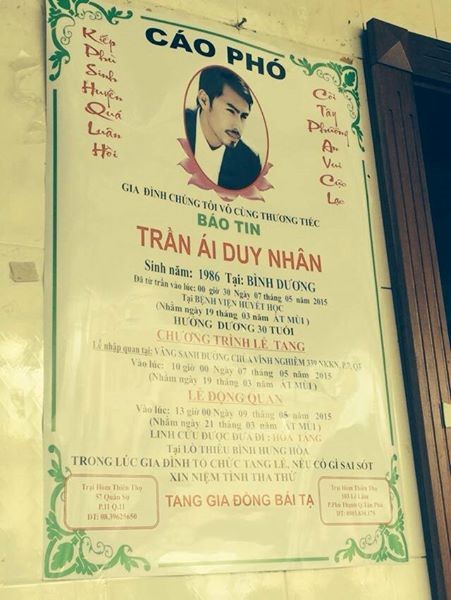 Mẹ và vợ Duy Nhân khóc ngất trong đám tang 