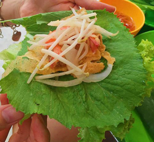 Hàng bánh xèo trong hẻm cực ngon ở quận 4 - 5