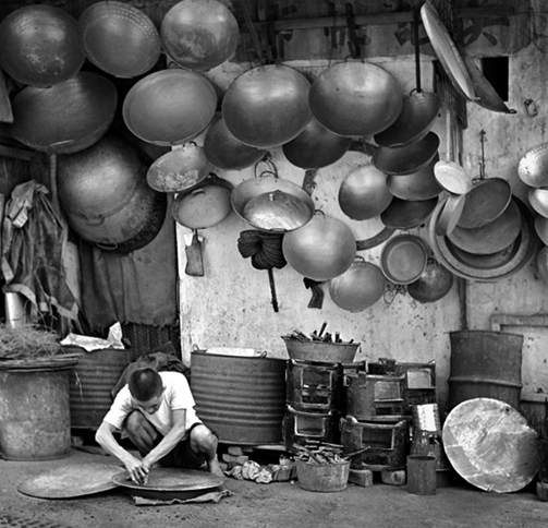  &quot;Làm việc&quot;, 1964. Ảnh: Fan Ho/AO Vertical Art Space